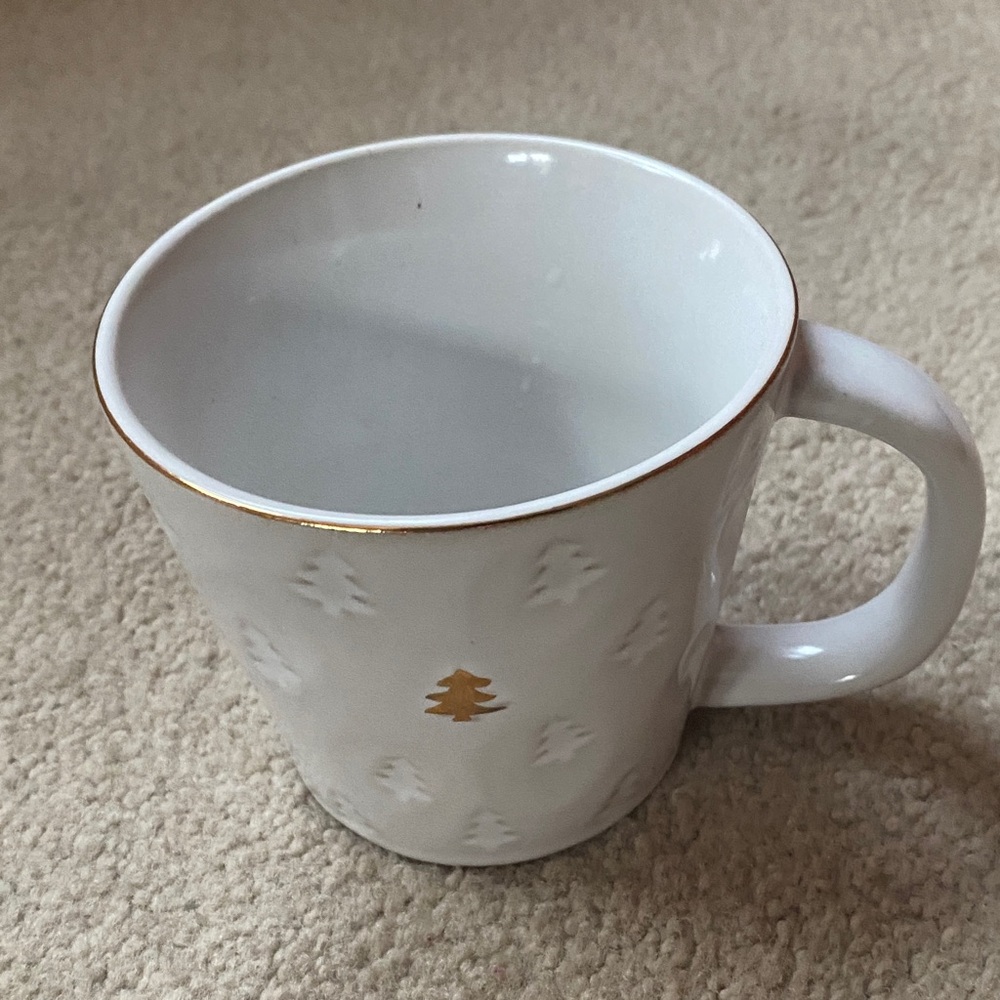 Elegant White and Gold Mug